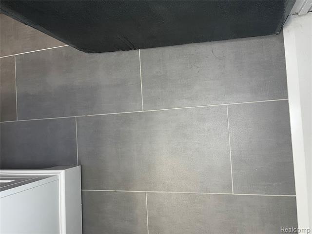 Builiding view eight for 15854 Englewood, Allen Park, MI. 48101