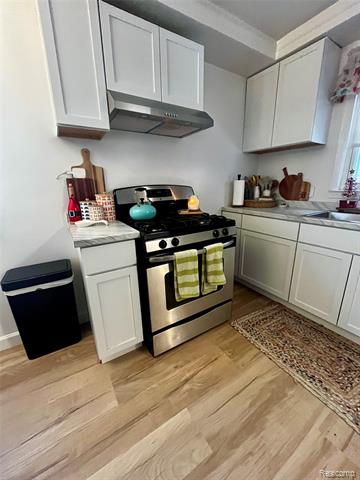 Builiding view fifteen for 15854 Englewood, Allen Park, MI. 48101