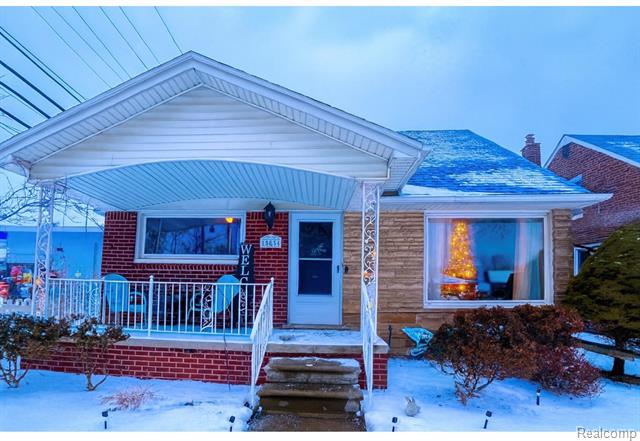 Builiding view one for 15854 Englewood, Allen Park, MI. 48101