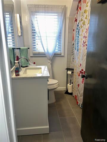 Builiding view six for 15854 Englewood, Allen Park, MI. 48101