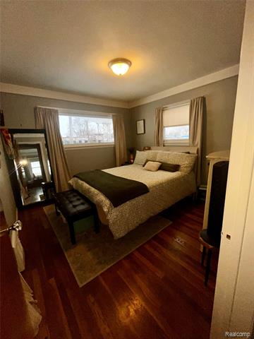 Builiding view ten for 15854 Englewood, Allen Park, MI. 48101