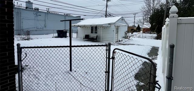 Builiding view twenty five for 15854 Englewood, Allen Park, MI. 48101