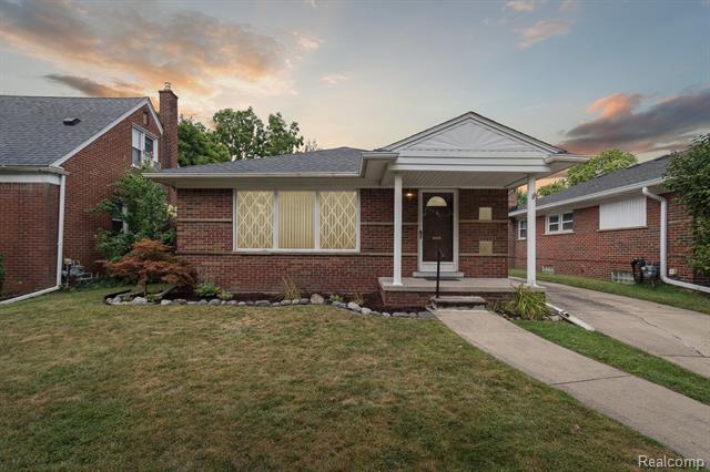 front view for 7868 Robinson, Allen Park, Mi. 48101