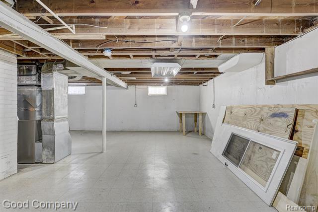 Builiding view seventeen for 967 E Shevlin, Hazel Park, MI. 48030