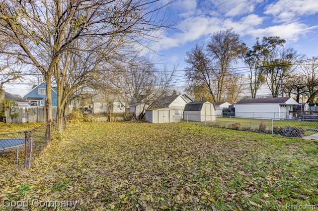 Builiding view twenty two for 967 E Shevlin, Hazel Park, MI. 48030