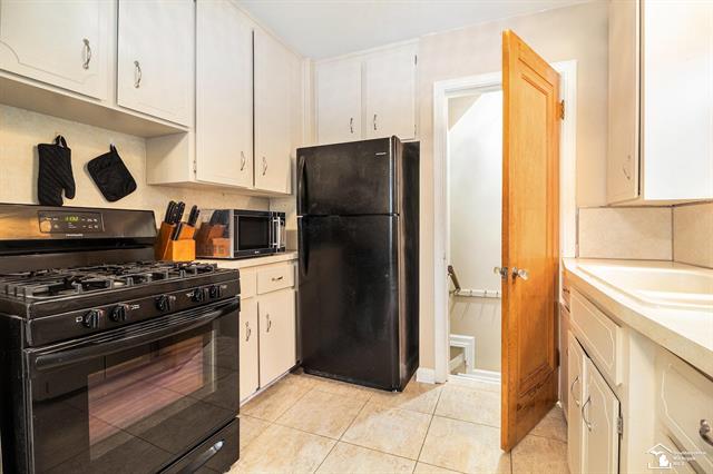 Builiding view five for 15792 Oceana, Allen Park, MI. 48101