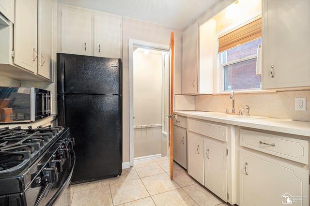 Builiding view four for 15792 Oceana, Allen Park, MI. 48101