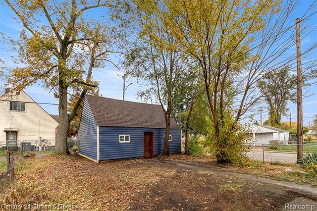 Builiding view thirty seven for 239 White, Ecorse, MI. 48229