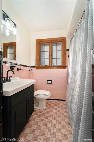 Builiding view fourteen for 16546 Philomene, Allen Park, MI. 48101