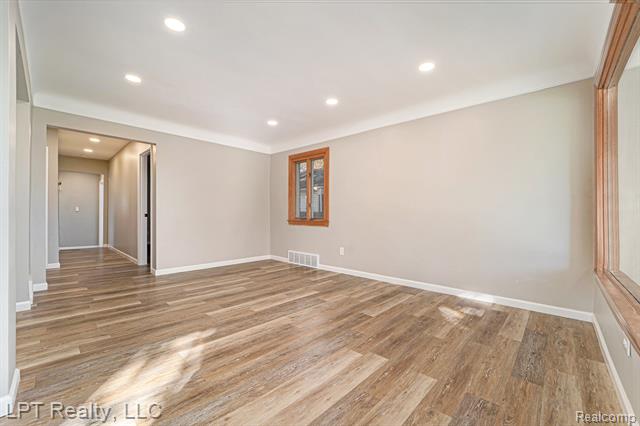 Builiding view nine for 16546 Philomene, Allen Park, MI. 48101