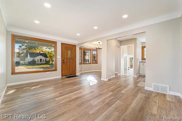 Builiding view six for 16546 Philomene, Allen Park, MI. 48101