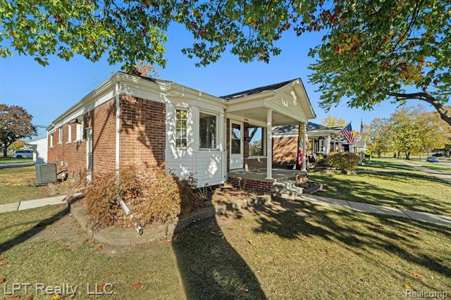 Builiding view three for 16546 Philomene, Allen Park, MI. 48101