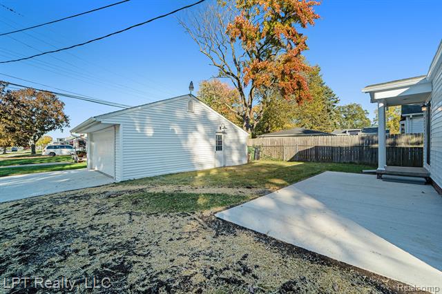 Builiding view twenty eight for 16546 Philomene, Allen Park, MI. 48101