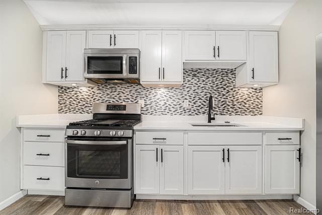 Builiding view eight for 20233 Pinecrest, Taylor, MI. 48180