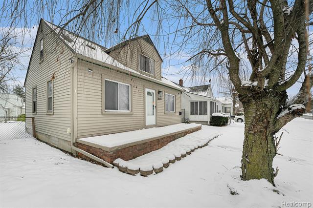 Builiding view one for 20233 Pinecrest, Taylor, MI. 48180