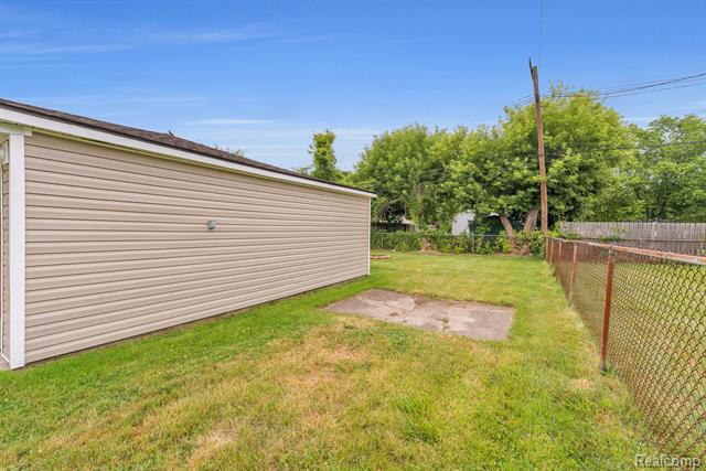 Builiding view thirty for 6530 Madison, Taylor, MI. 48180
