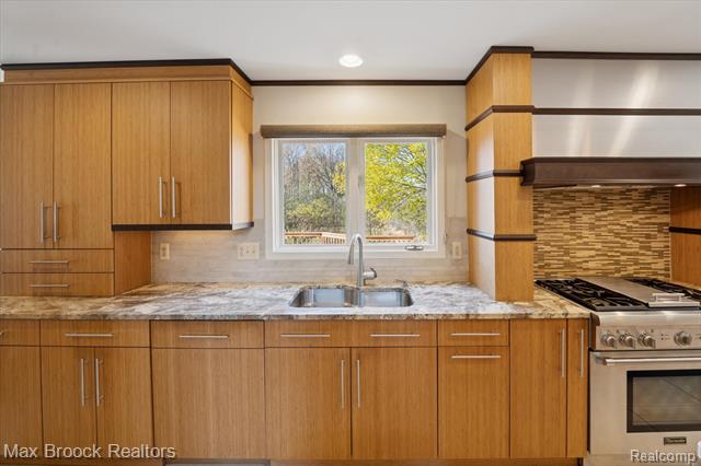 Builiding view nineteen for 25797 Arcadia, Novi, MI. 48374