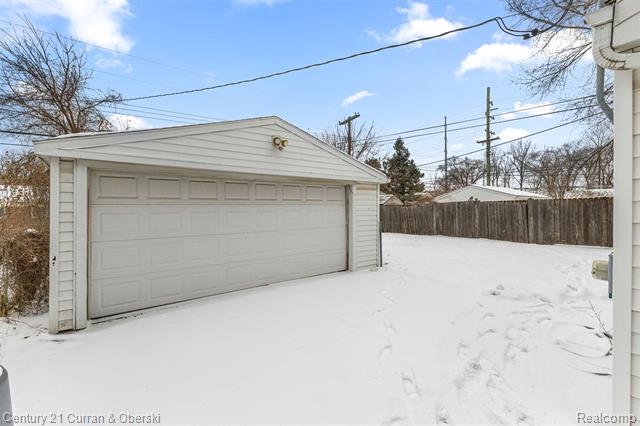 Builiding view eighteen for 7140 Elm, Taylor, MI. 48180