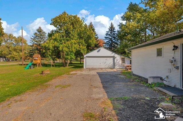 Builiding view twenty one for 6731 Harding, Taylor, MI. 48180