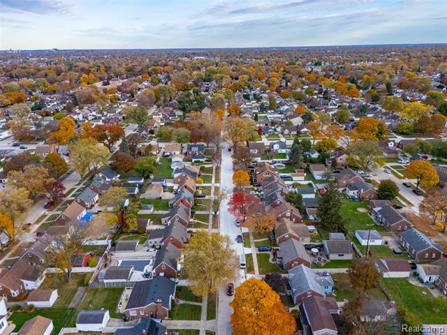 Builiding view forty one for 15570 Angelique, Allen Park, MI. 48101