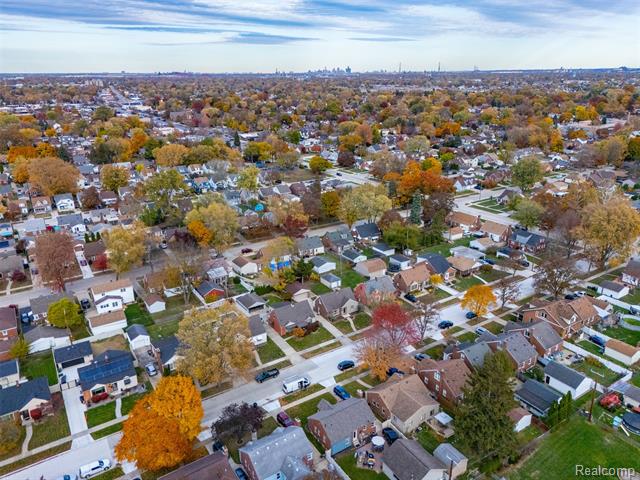 Builiding view forty for 15570 Angelique, Allen Park, MI. 48101