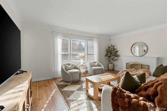 Builiding view four for 15570 Angelique, Allen Park, MI. 48101