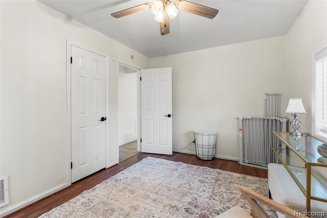 Builiding view nine for 15570 Angelique, Allen Park, MI. 48101