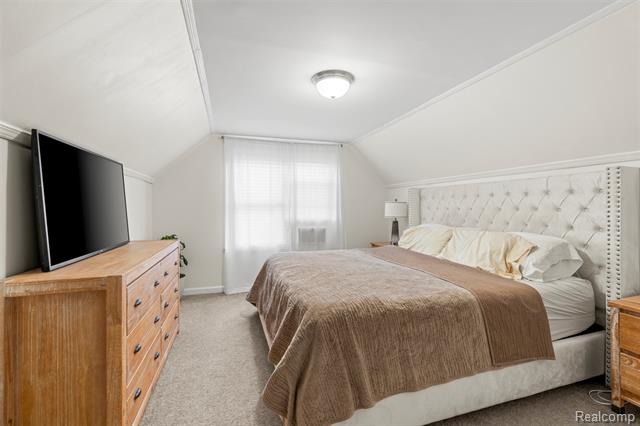 Builiding view nineteen for 15570 Angelique, Allen Park, MI. 48101