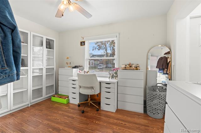 Builiding view ten for 15570 Angelique, Allen Park, MI. 48101