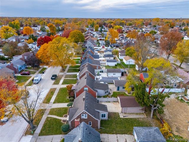 Builiding view thirty eight for 15570 Angelique, Allen Park, MI. 48101