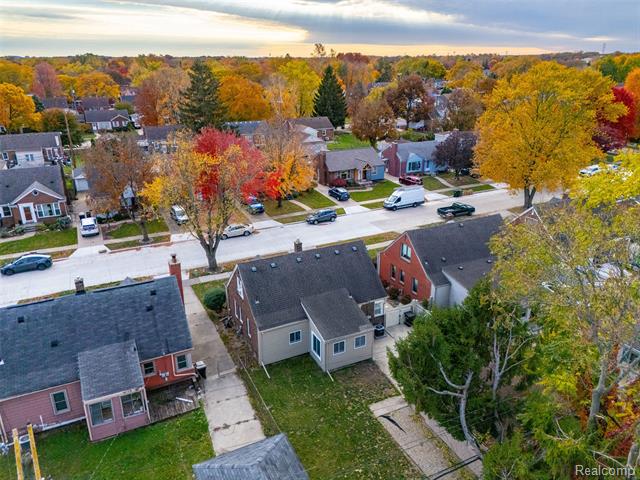 Builiding view thirty seven for 15570 Angelique, Allen Park, MI. 48101