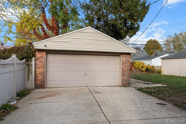 Builiding view thirty for 15570 Angelique, Allen Park, MI. 48101