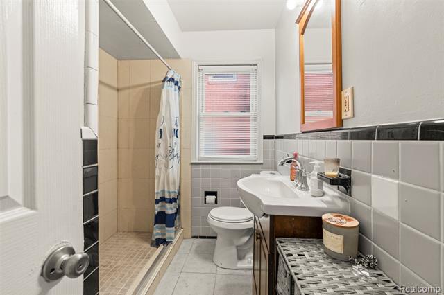 Builiding view twelve for 15570 Angelique, Allen Park, MI. 48101