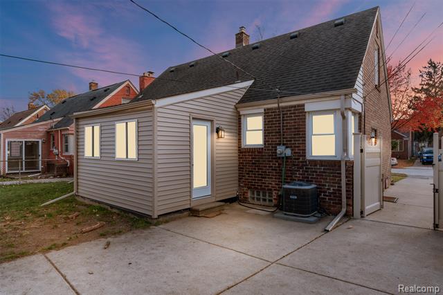 Builiding view twenty eight for 15570 Angelique, Allen Park, MI. 48101