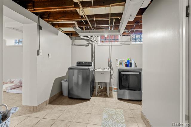 Builiding view twenty five for 15570 Angelique, Allen Park, MI. 48101