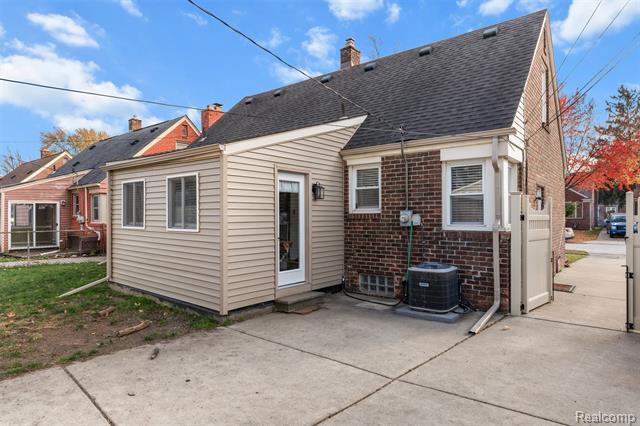 Builiding view twenty seven for 15570 Angelique, Allen Park, MI. 48101