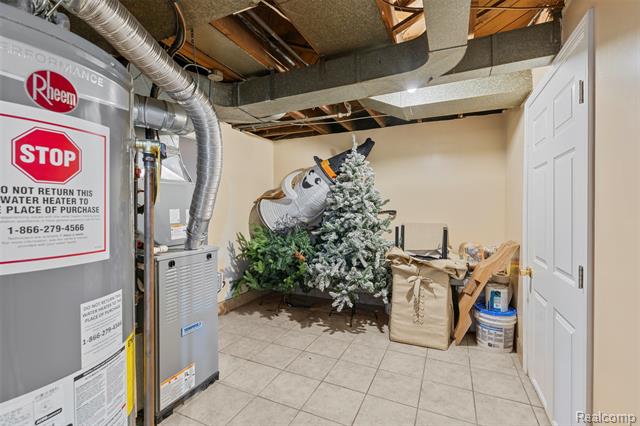 Builiding view twenty two for 15570 Angelique, Allen Park, MI. 48101