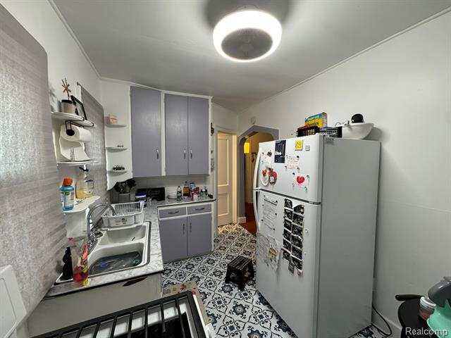 Builiding view eight for 4228 9Th, Ecorse, MI. 48229