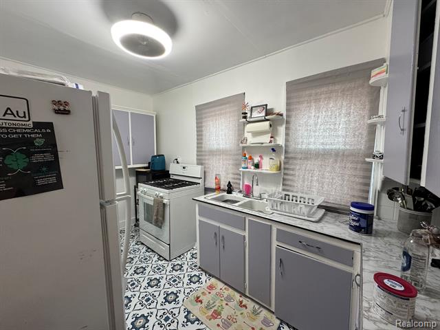 Builiding view seven for 4228 9Th, Ecorse, MI. 48229