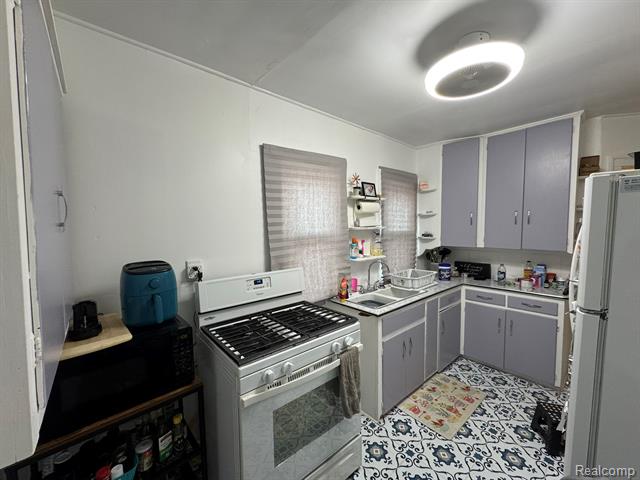 Builiding view six for 4228 9Th, Ecorse, MI. 48229