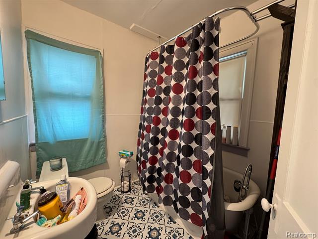 Builiding view ten for 4228 9Th, Ecorse, MI. 48229