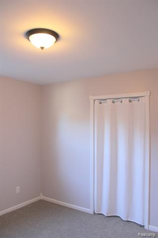 Builiding view eighteen for 1363 Empire, Lincoln Park, MI. 48146