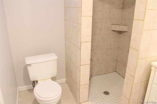 Builiding view thirty seven for 1363 Empire, Lincoln Park, MI. 48146