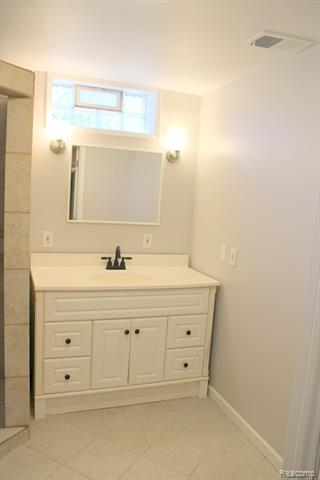 Builiding view thirty six for 1363 Empire, Lincoln Park, MI. 48146