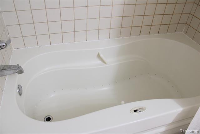 Builiding view twenty eight for 1363 Empire, Lincoln Park, MI. 48146