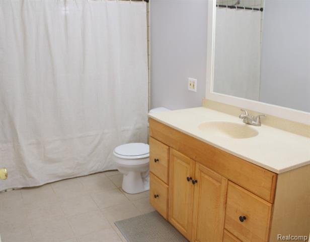 Builiding view twenty five for 1363 Empire, Lincoln Park, MI. 48146