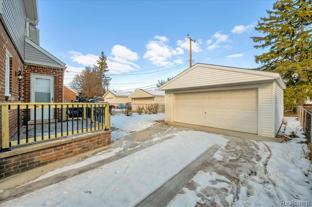 Builiding view twenty six for 15776 Mclain, Allen Park, MI. 48101