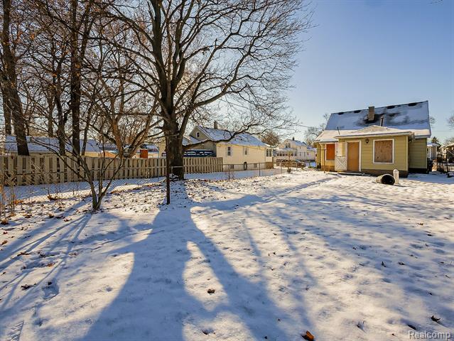 Builiding view fifteen for 47 E Auburn, Ecorse, MI. 48229