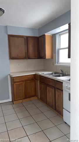 Builiding view seven for 1576 Morris, Lincoln Park, MI. 48146