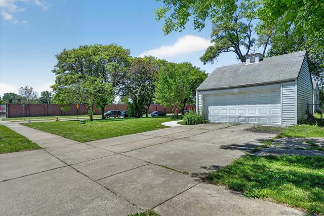 Builiding view forty two for 14000 Wales, Oak Park, MI. 48237